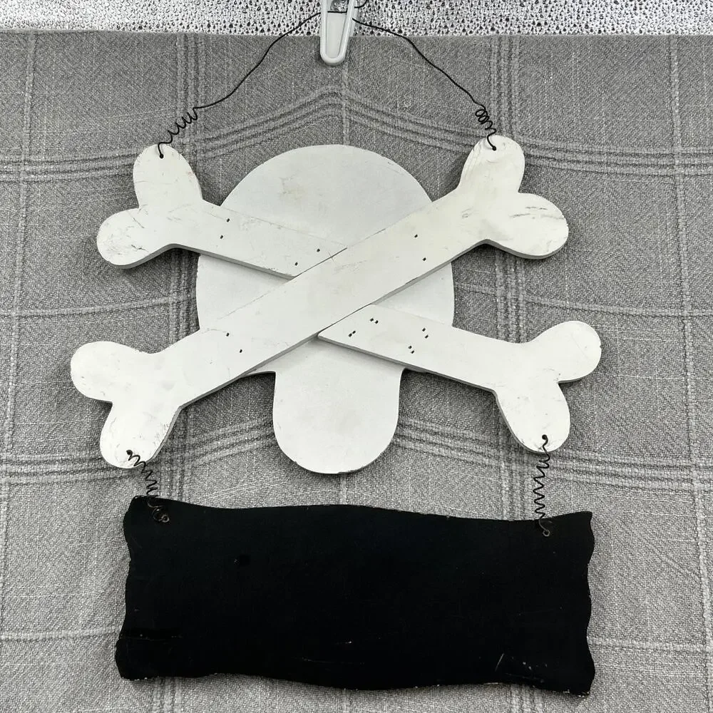 Halloween Wooden Skull Crossbones Beware Hanging Sign Mica Glitter Spooky Decor